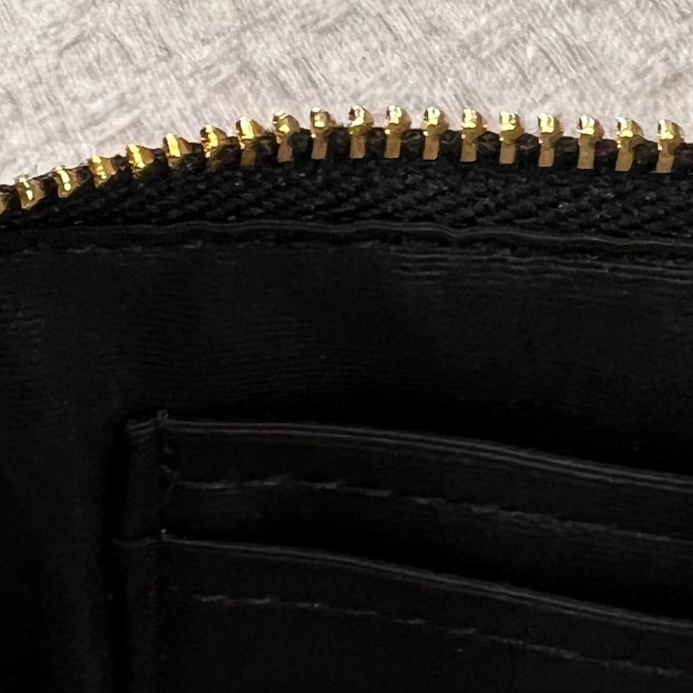 Gorgeous, NWT, black/brown COACH Signature “C” PVC Leather corner zip wristlet - Picture 13 of 15